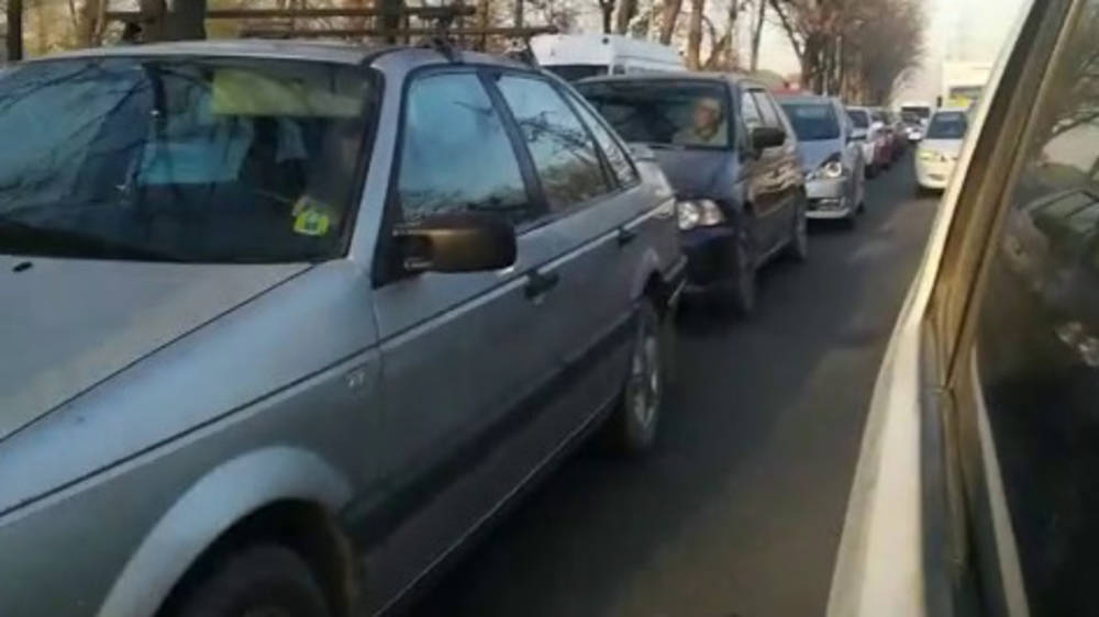 Огромная пробка на Профсоюзной-Фучика. Видео