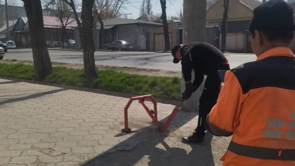 Ограничители парковки на Горького демонтировали. Фото мэрии
