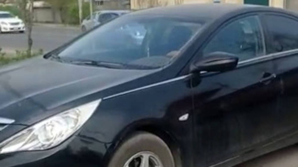 «Хендай» припарковали в неположенном месте на Гагарина. Видео горожанина