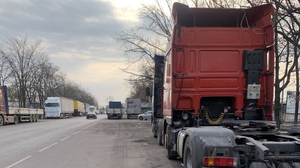 На ул.Мурманской нужно сделать платную парковку, - горожанин