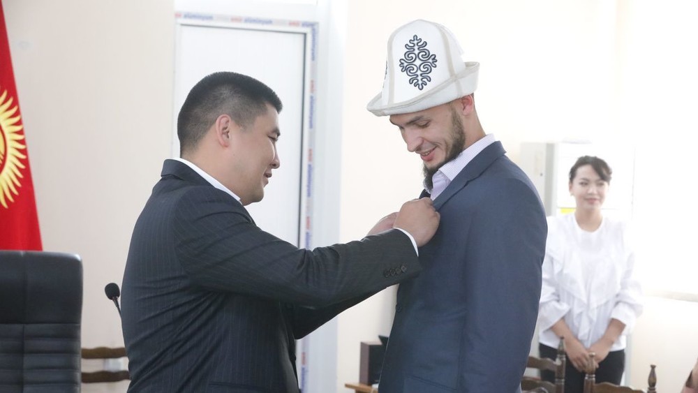 Интернетте кеште қатал жетілген порно көру