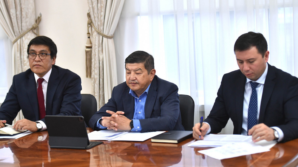 Слева направо: Эдиль Байсалов, Акылбек Жапаров, Руслан Татиков