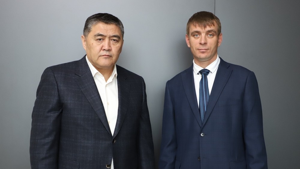 Глава ГКНБ Камчыбек Ташиев и Максим Чернышов