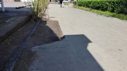 Возле Госрегистра не доделали тротуар. Фото
