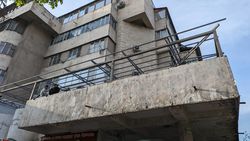 Законно ли на Московской делают пристройку на втором этаже? Фото Алексея
