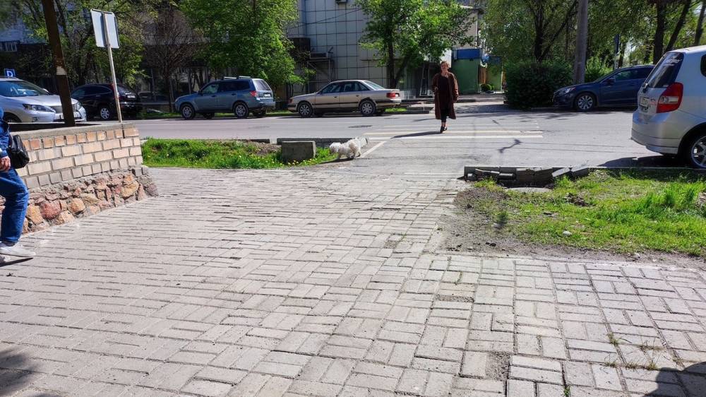 Брусчатку на тротуаре на Линейной восстановили. Фото мэрии