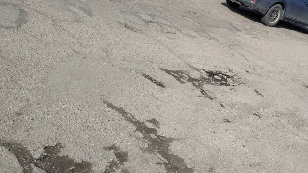Водитель жалуется на ямы на Линейной. Фото