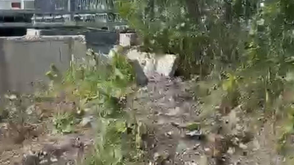 В ГУОБДД рассказали, откуда на их территории появляется мусор. Видео