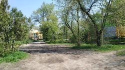 Водители превратили тротуар между садиками в 3 мкр в дорогу, - горожанка