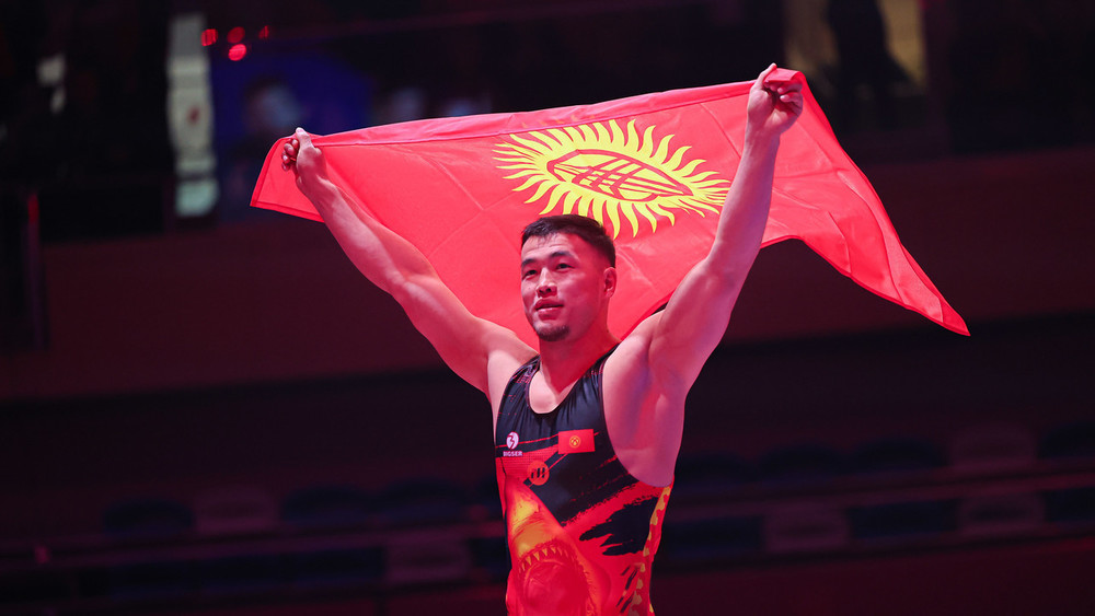 Акжол Махмудов