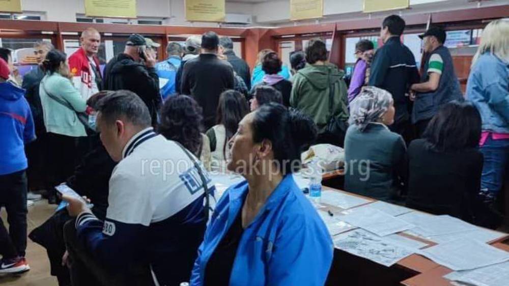 «Оставляют на последний момент». В ГНС рассказали о причинах огромных очередей