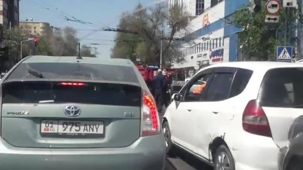 Пробка по Горького из-за дорожных работ. Видео горожанина