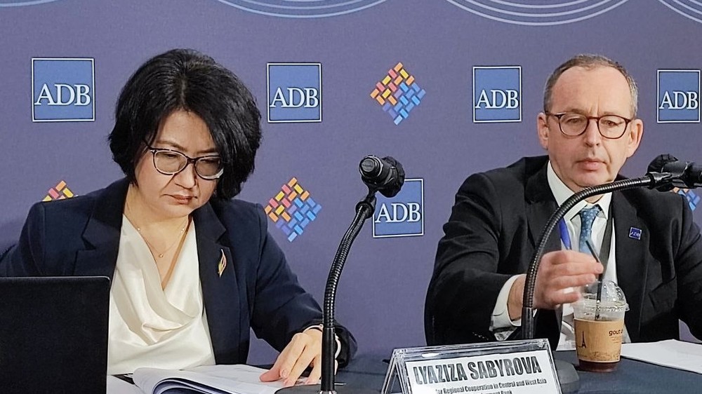 Лазиза Сабирова, Евгений Жуков