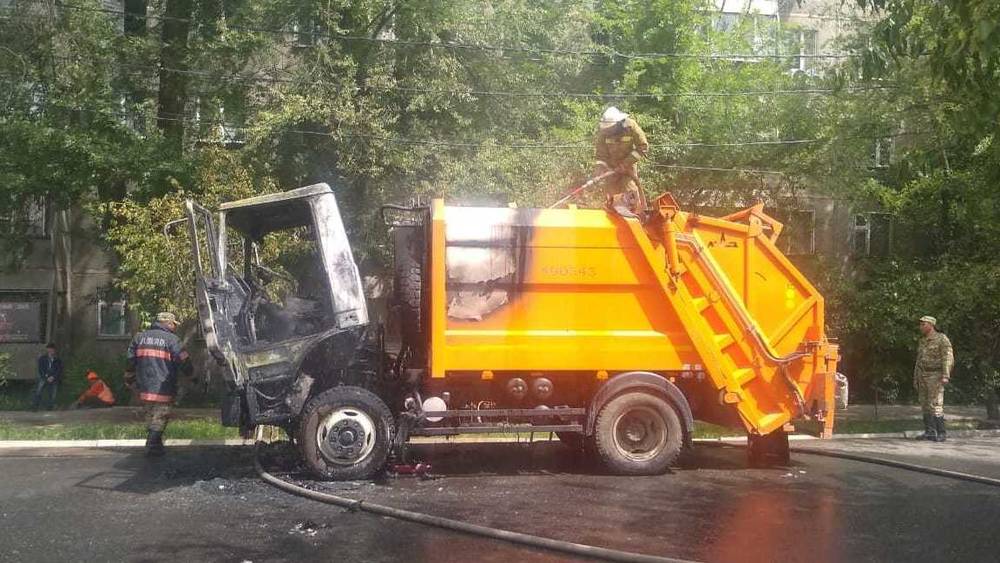 Как выглядит мусоровоз после пожара. Фото горожанина