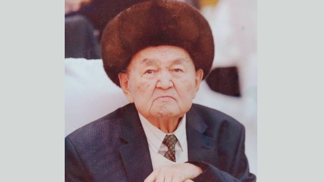 Карпек Курманов