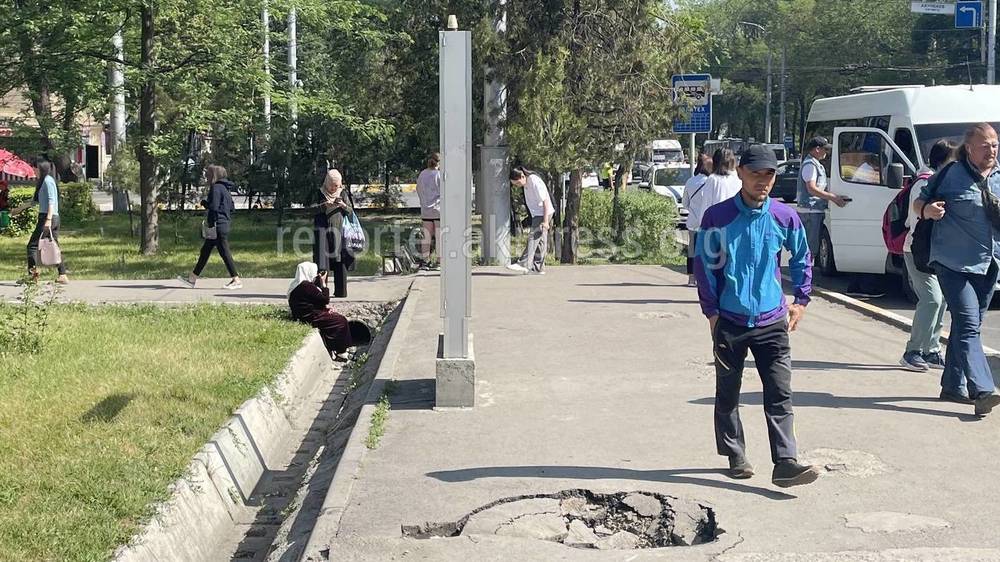 На Айтматова-Ахунбаева снесли остановку, чтобы построить новую, - мэрия