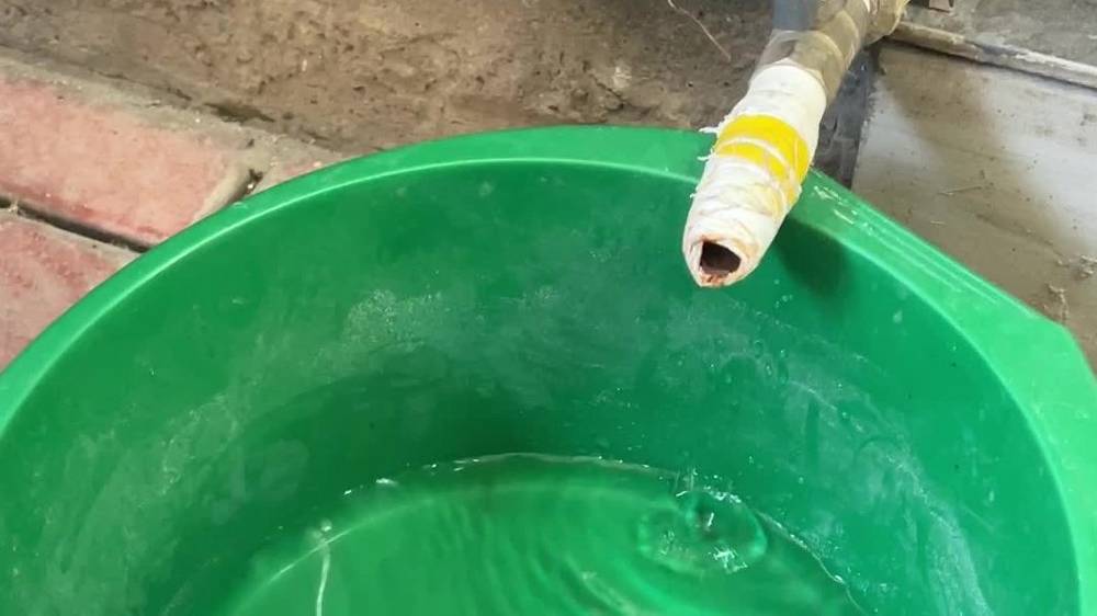 «За 3 часа наполнили тазик». В Арча-Бешике дали воду. Видео
