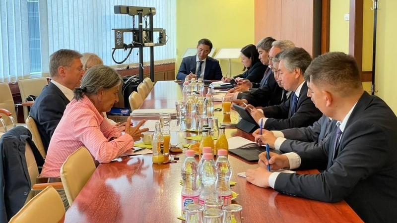 FM Kulubaev, President of Hungarian Chamber of Commerce discuss activities of Hungarian-Kyrgyz Development Fund