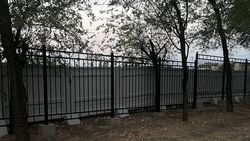 На участке вдоль проспекта Айтматова святят двойные ворота. Зачем? - горожанин