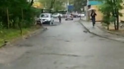 Дорога в 5 мкр в ужасном состоянии. Видео горожанина