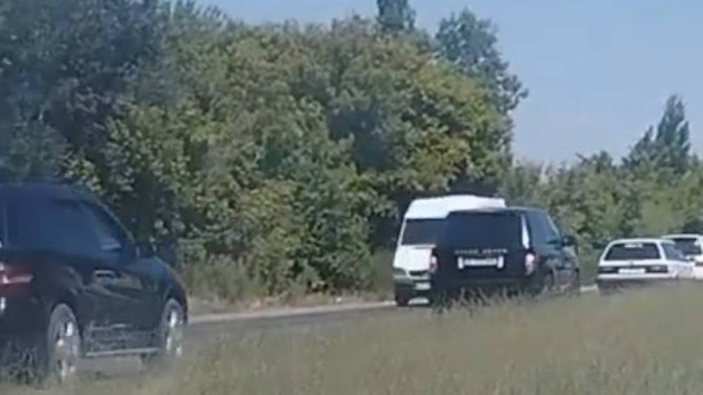 На объездной возле Канта машины едут по встречке. Видео