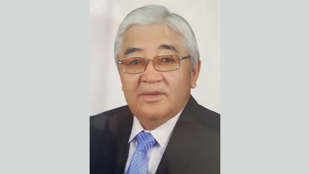 Легендарлуу парламенттин депутаты Дөөлөтбек Берикбаев.