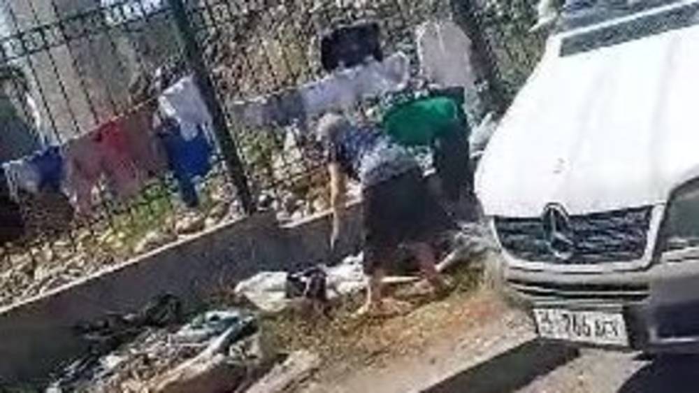 Барахолку на Юнусалиева перенесли к церкви в 12 мкр. Видео горожанина