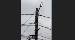 На улице Щербакова днем не отключают освещение