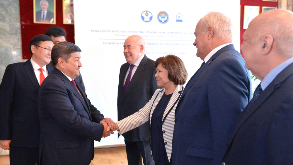 Акылбек Жапаров, Ирина Роднина, Михаил Швыдкой.