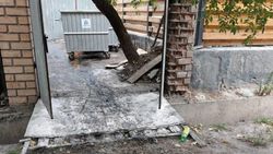 Шашлычная №1 вновь заливает остановку пищевыми отходами. Фото горожанина