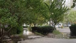 В 12 мкр затопило двор. Фото