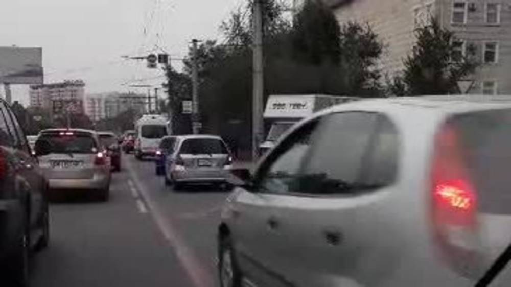 Зачем придумали полосу для общественного транспорта на Южной магистрали, если ее никто не соблюдает? - горожанин