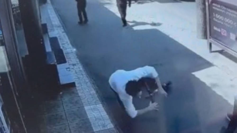 Парень на самокате попал в аварию. Видео