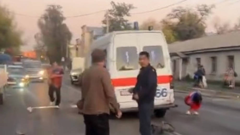 Машина скорой помощи попала в ДТП. Видео