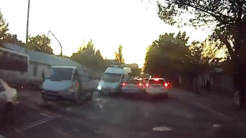 Момент ДТП с участием скорой на Льва Толстого попал на видео