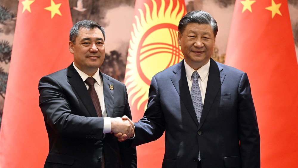 Ақ нәсілді қара нәсілді порно