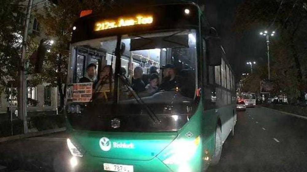 Водителя автобуса №212 отстранили за выезд на встречку, - мэрия