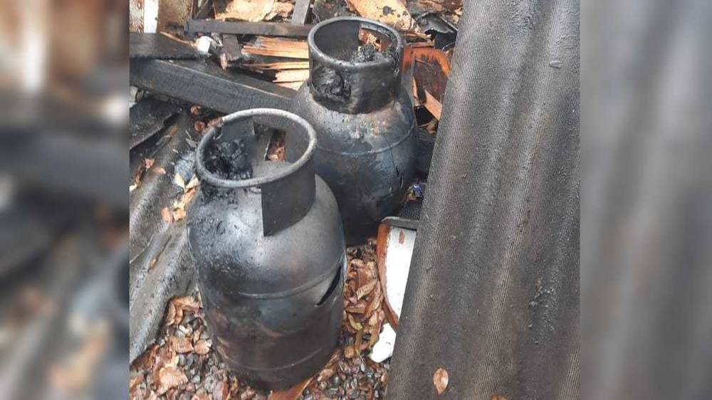 Пожар на Дордое: Взорвались 2 газбаллона, сгорели обогреватель, 2 холодильника и постельное белье, - МЧС