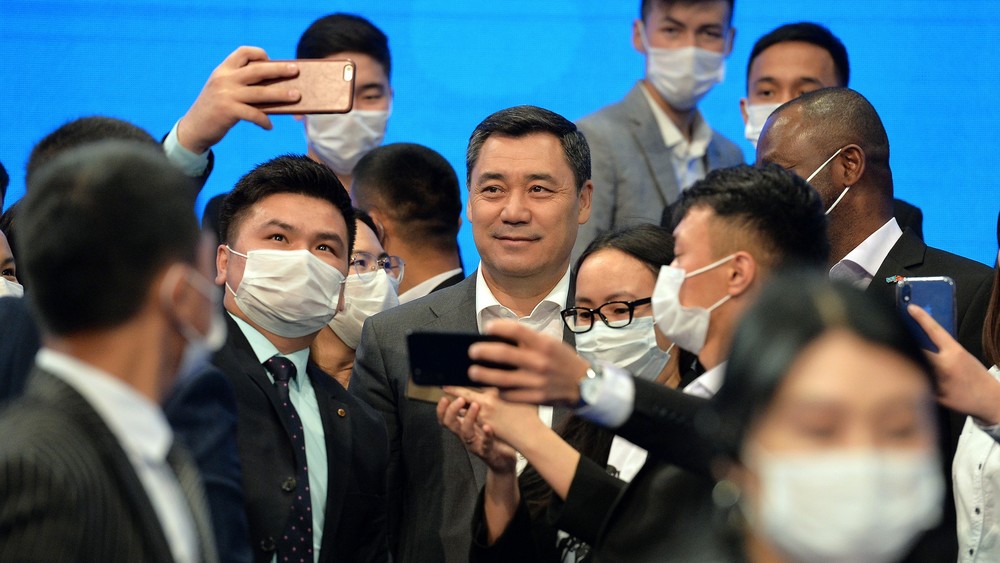 Садыр Жапаров с молодежью // Архив