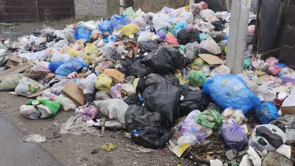 Огромная гора мусора в Новопокровке. Фото жителя