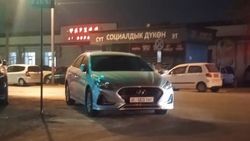 В Оше «Хендай» припарковали на перекрестке. Фото