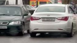 «Хендай» объезжает пробку по встречке, мешая другим авто. Видео