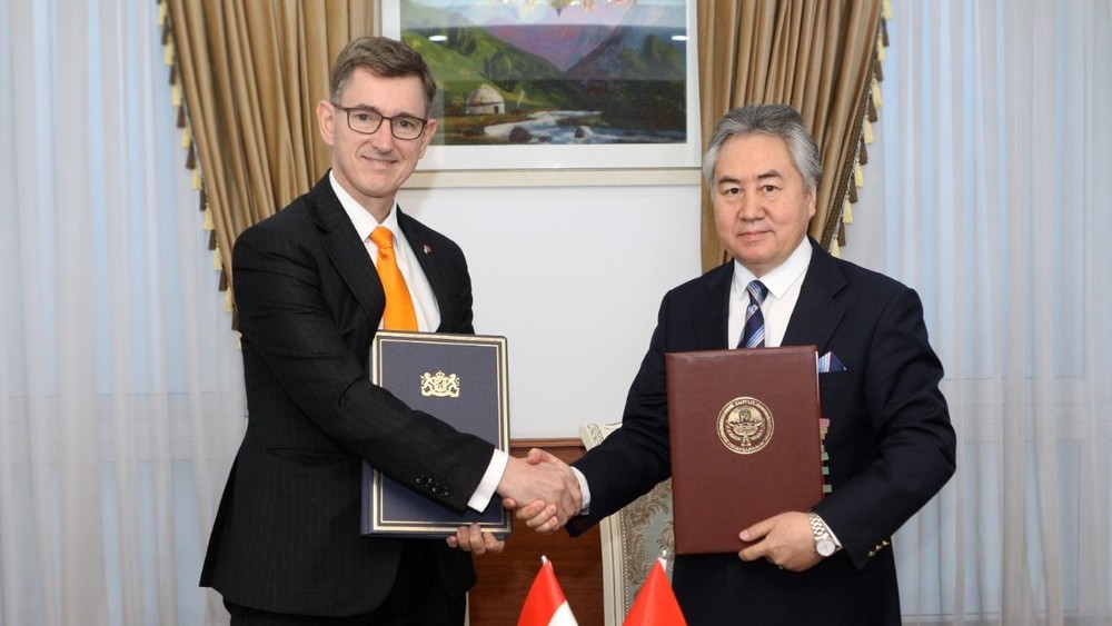 Жээнбек Кулубаев, Николаас Схермерс