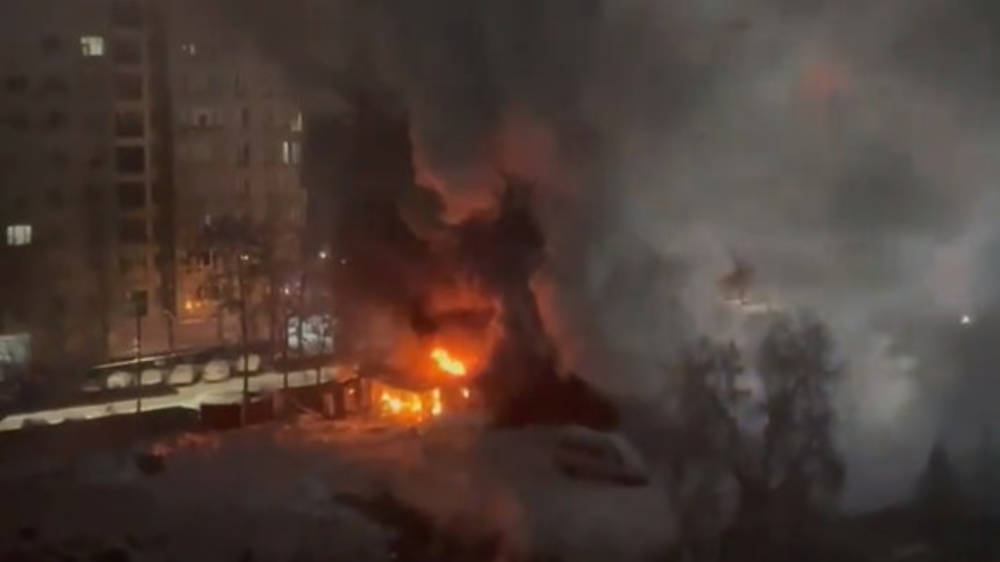 Сгорело кафе на Рыскулова. Видео