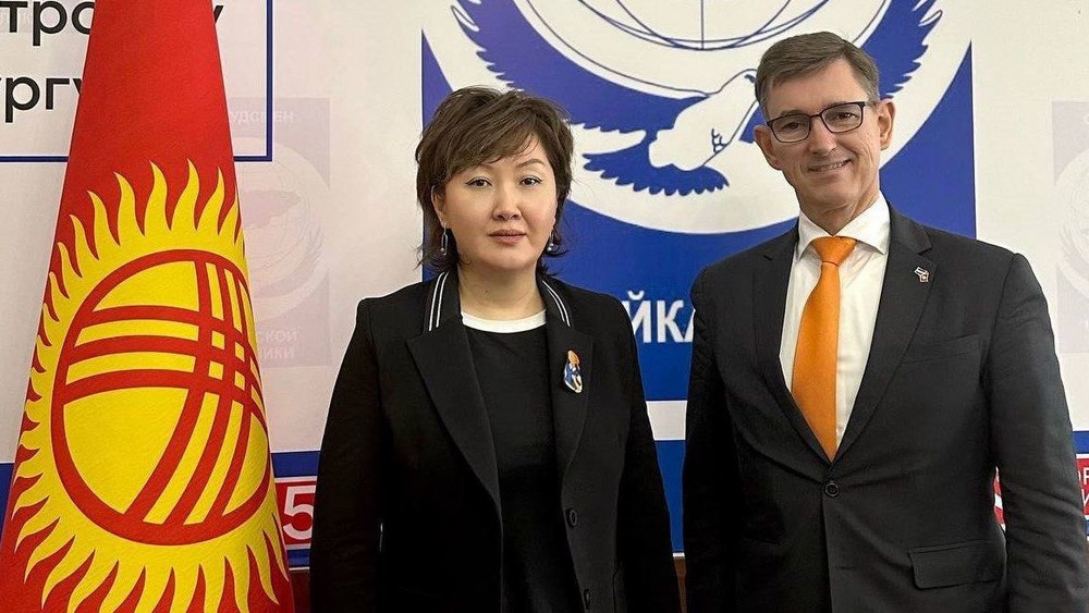 Омбудсмен Джамиля Джаманбаева и посол Нидерландов в Кыргызстане Нико Шермерс