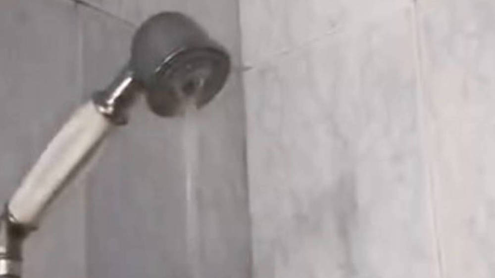 В сетях горячего водоснабжения по ул.Курманжан Датки дом № 171 дефекты не обнаружены, - мэрия