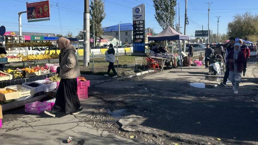 На проспекте Жибек Жолу дежурят сотрудники МТУ по недопущению уличной торговли, - мэрия