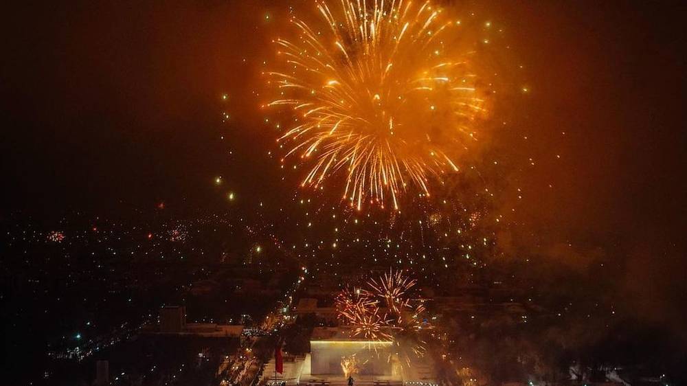 Новогодний фейерверк в Бишкеке – 6 волшебных фотографий с дрона