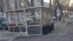 На тротуаре по ул.Токтогула стоит павильон. Законно ли? Фото горожанина