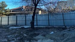 В 7 мкр срубили деревья, - горожанин